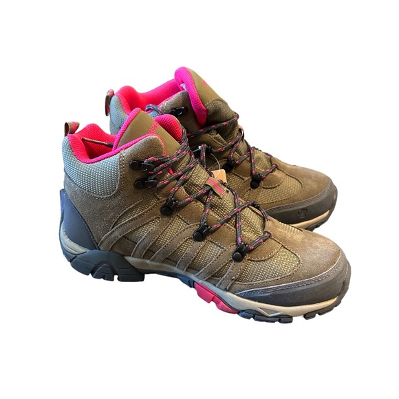 BearPaw Shoes - NWT AND BOX BEARPAW CORSICA TAUPE WOMEN'S HIKING BOOT